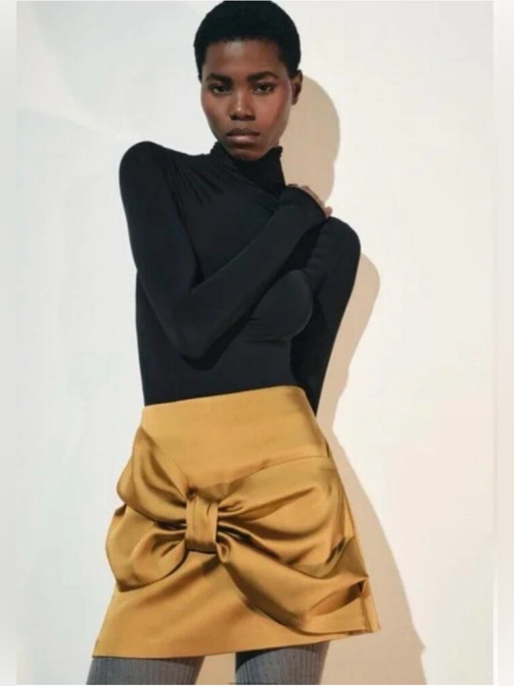 ZARA miniskirt Sz S gold satin BOW feature SEXY SHIMMERY DATE NIGHT OR WORK WEAR